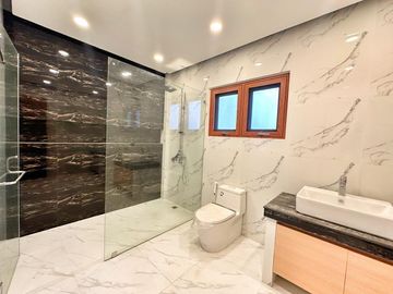 MASSIVE CORNER HOUSE WITH SWIMMING POOL HOUSE FOR SALE NEAR AIRPORT