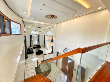 MASSIVE CORNER HOUSE WITH SWIMMING POOL HOUSE FOR SALE NEAR AIRPORT