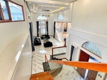 MASSIVE CORNER HOUSE WITH SWIMMING POOL HOUSE FOR SALE NEAR AIRPORT