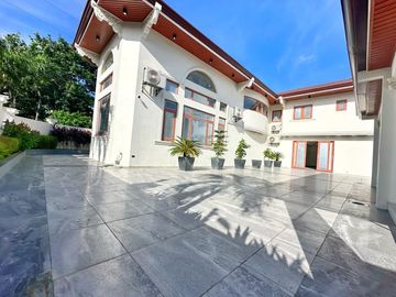 MASSIVE CORNER HOUSE WITH SWIMMING POOL HOUSE FOR SALE NEAR AIRPORT