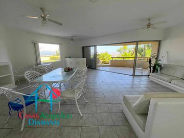 Departamento con terraza, vista al mar, acceso directo a la alberca y jardines