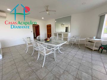 Departamento con terraza, vista al mar, acceso directo a la alberca y jardines