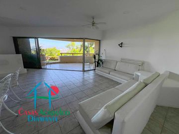 Departamento con terraza, vista al mar, acceso directo a la alberca y jardines