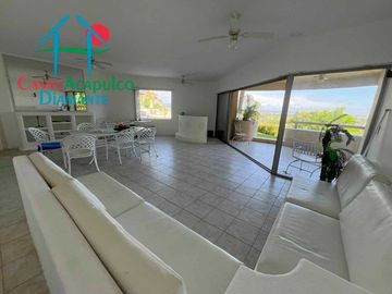 Departamento con terraza, vista al mar, acceso directo a la alberca y jardines