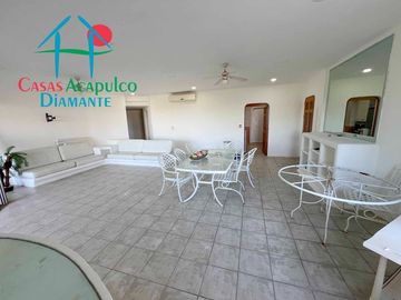 Departamento con terraza, vista al mar, acceso directo a la alberca y jardines
