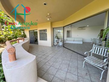 Departamento con terraza, vista al mar, acceso directo a la alberca y jardines
