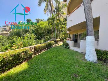Departamento con terraza, vista al mar, acceso directo a la alberca y jardines