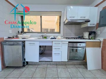 Departamento con terraza, vista al mar, acceso directo a la alberca y jardines