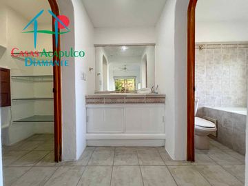 Departamento con terraza, vista al mar, acceso directo a la alberca y jardines