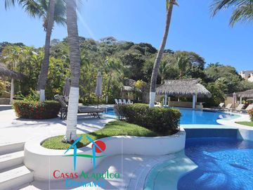 Departamento con terraza, vista al mar, acceso directo a la alberca y jardines