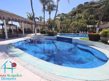 Departamento con terraza, vista al mar, acceso directo a la alberca y jardines