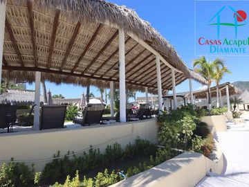 Departamento con terraza, vista al mar, acceso directo a la alberca y jardines