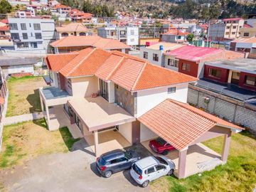 En venta casa en Azogues, en Charasol