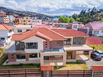 En venta casa en Azogues, en Charasol