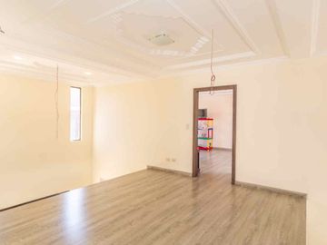 En venta casa en Azogues, en Charasol