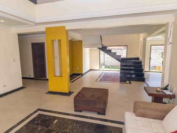En venta casa en Azogues, en Charasol