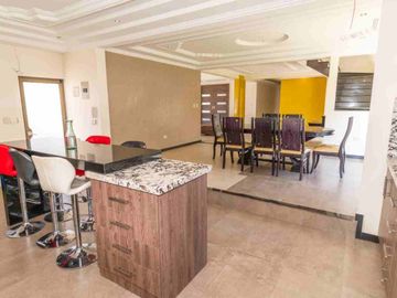 En venta casa en Azogues, en Charasol
