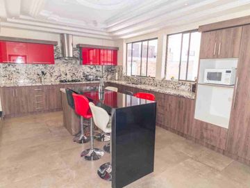 En venta casa en Azogues, en Charasol