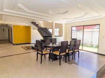 En venta casa en Azogues, en Charasol
