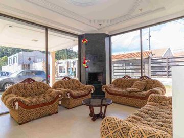 En venta casa en Azogues, en Charasol