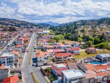 En venta casa en Azogues, en Charasol