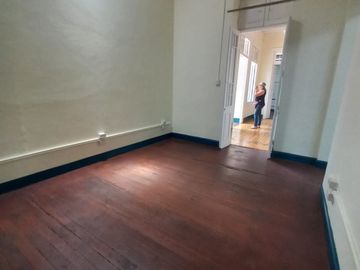 VENDO CASA IDEAL OFICINA EN CERCADO DE LIMA
