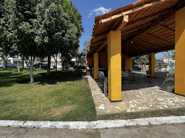 CASA EN LOMAS DEL CURIEL LOMAS DEL CUATRO TLAQUEPAQUE POR REMATE BANCARIO