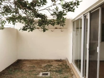 CASA EN LOMAS DEL CURIEL LOMAS DEL CUATRO TLAQUEPAQUE POR REMATE BANCARIO