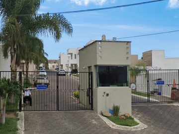 CASA EN LOMAS DEL CURIEL LOMAS DEL CUATRO TLAQUEPAQUE POR REMATE BANCARIO