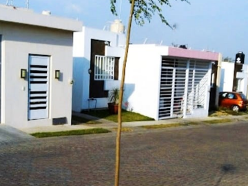CASA EN LOMAS DEL CURIEL LOMAS DEL CUATRO TLAQUEPAQUE POR REMATE BANCARIO