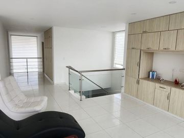 SE VENDE HERMOSA CASA CAMPESTRE DE 2 NIVELES