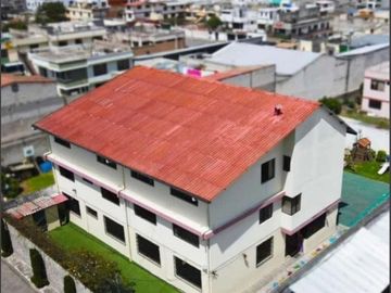 EN VENTA AMPLIA PROPIEDAD COMERCIAL INDEPENDIENTE  – SECTOR LA VICTORIA - SAN ISIDRO DEL INCA – NORTE DE QUITO