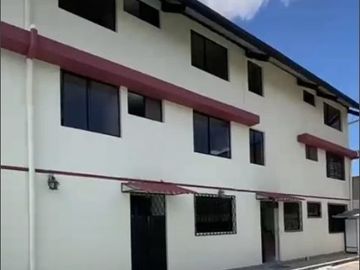 EN VENTA AMPLIA PROPIEDAD COMERCIAL INDEPENDIENTE  – SECTOR LA VICTORIA - SAN ISIDRO DEL INCA – NORTE DE QUITO