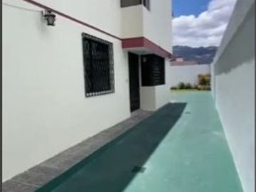 EN VENTA AMPLIA PROPIEDAD COMERCIAL INDEPENDIENTE  – SECTOR LA VICTORIA - SAN ISIDRO DEL INCA – NORTE DE QUITO