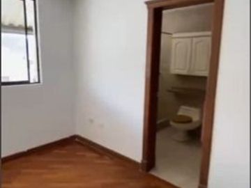 EN VENTA AMPLIA PROPIEDAD COMERCIAL INDEPENDIENTE  – SECTOR LA VICTORIA - SAN ISIDRO DEL INCA – NORTE DE QUITO