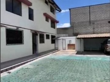EN VENTA AMPLIA PROPIEDAD COMERCIAL INDEPENDIENTE  – SECTOR LA VICTORIA - SAN ISIDRO DEL INCA – NORTE DE QUITO