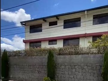 EN VENTA AMPLIA PROPIEDAD COMERCIAL INDEPENDIENTE  – SECTOR LA VICTORIA - SAN ISIDRO DEL INCA – NORTE DE QUITO