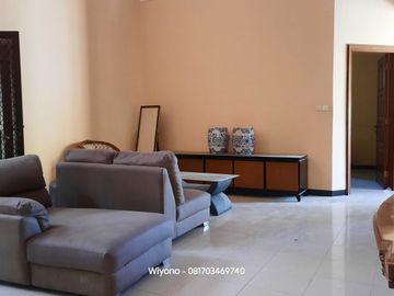 Disewakan rumah Manyar Kertoadi Furnished Siap Huni Dekat Pakuwon City dan Galaxy Mall
