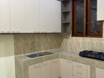 Disewakan rumah Manyar Kertoadi Furnished Siap Huni Dekat Pakuwon City dan Galaxy Mall