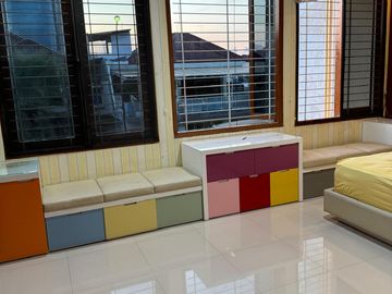 Disewakan rumah Manyar Kertoadi Furnished Siap Huni Dekat Pakuwon City dan Galaxy Mall