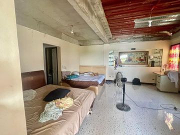 House and Lot w/ Unfinished Structure for Sale in Park Place