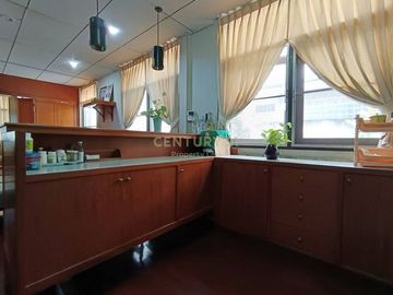 Vintage detached house for sale, prime location in the heart of the city, Chan Road, Soi 17, large land area 100 sq m, 400 sq m. No.55-HH-67073