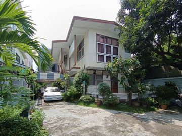 Vintage detached house for sale, prime location in the heart of the city, Chan Road, Soi 17, large land area 100 sq m, 400 sq m. No.55-HH-67073