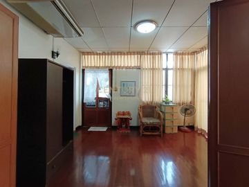 Vintage detached house for sale, prime location in the heart of the city, Chan Road, Soi 17, large land area 100 sq m, 400 sq m. No.55-HH-67073