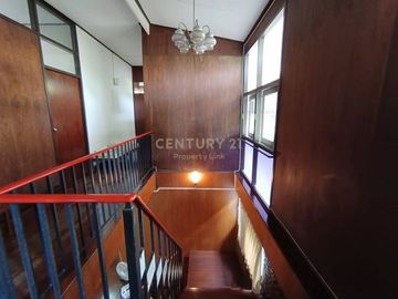 Vintage detached house for sale, prime location in the heart of the city, Chan Road, Soi 17, large land area 100 sq m, 400 sq m. No.55-HH-67073