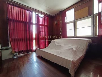Vintage detached house for sale, prime location in the heart of the city, Chan Road, Soi 17, large land area 100 sq m, 400 sq m. No.55-HH-67073