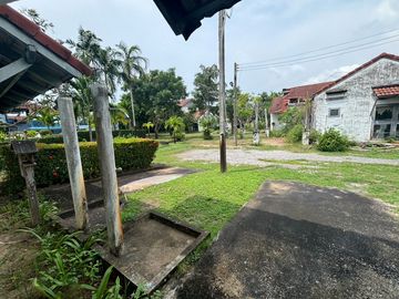 A Spacious Detached House with 2 Beds 2 Baths in the Perfect Location in Project directly across Mae Ramphueng Beach
