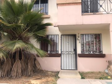 CASA DUPLEX EN PB CON AMPLIO JARDIN TRASERO