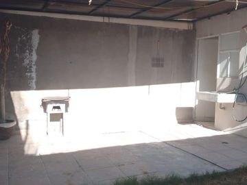 CASA DUPLEX EN PB CON AMPLIO JARDIN TRASERO