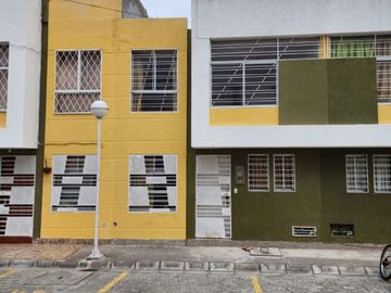 Venta de casa en la Mitad del Mundo, San Antonio de Pichincha, Conjuto Alborada 1.